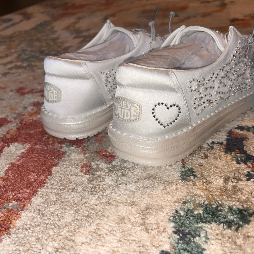 Hey Dude Women’s Wendy Bridal Pearl Slip On Sneakers SzW9 - Picture 3 of 9